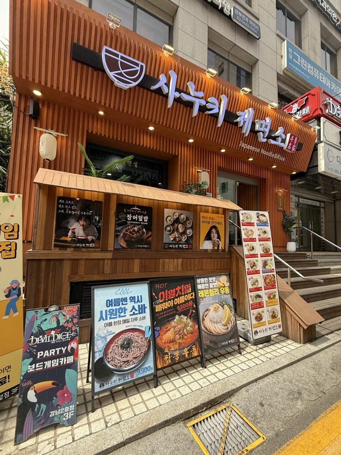 샤오홍슈 카드뉴스 형식 매장 후기 — 좋아요 1,055