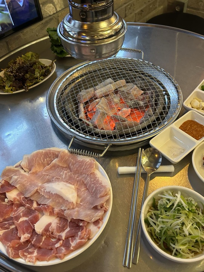 한국 매장에서 촬영된 샤오홍슈 후기용 음식 사진