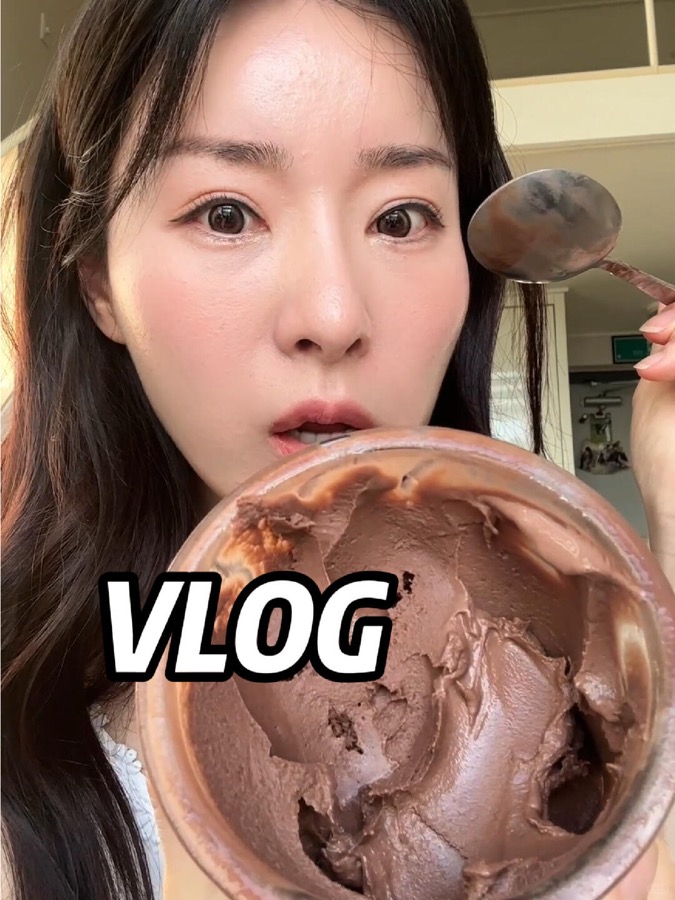 샤오홍슈에 발행된 한국 매장 방문 후기 게시물 화면