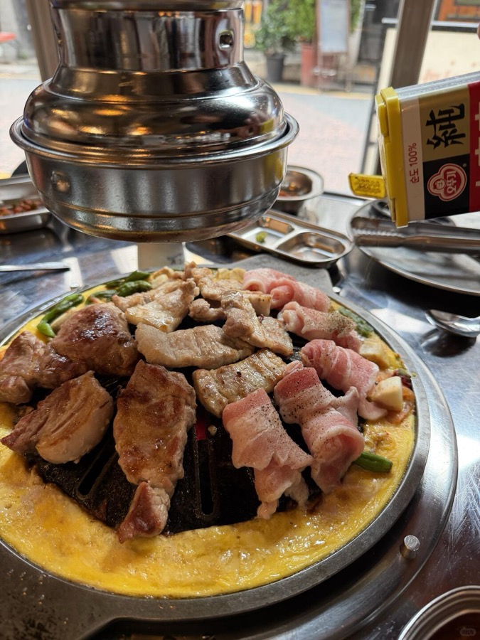 한국 매장에서 촬영된 샤오홍슈 후기용 음식 사진